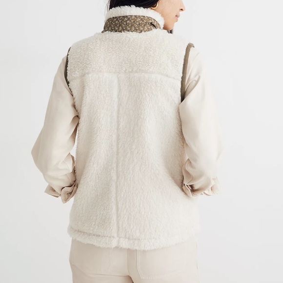 Madewell (Re)sourced Faux-Shearling Vest in Colorblock - Picture 3 of 5